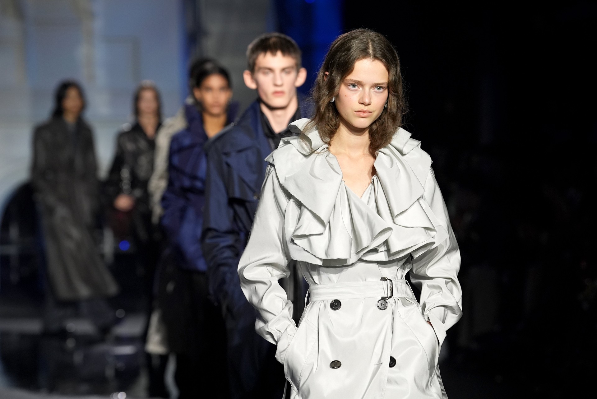 Hinh anh Burberry Thu Đông 2026: Một tối thủ đô Anh Quốc 1