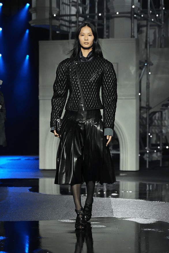 Hinh anh Burberry Thu Đông 2026: Một tối thủ đô Anh Quốc 10