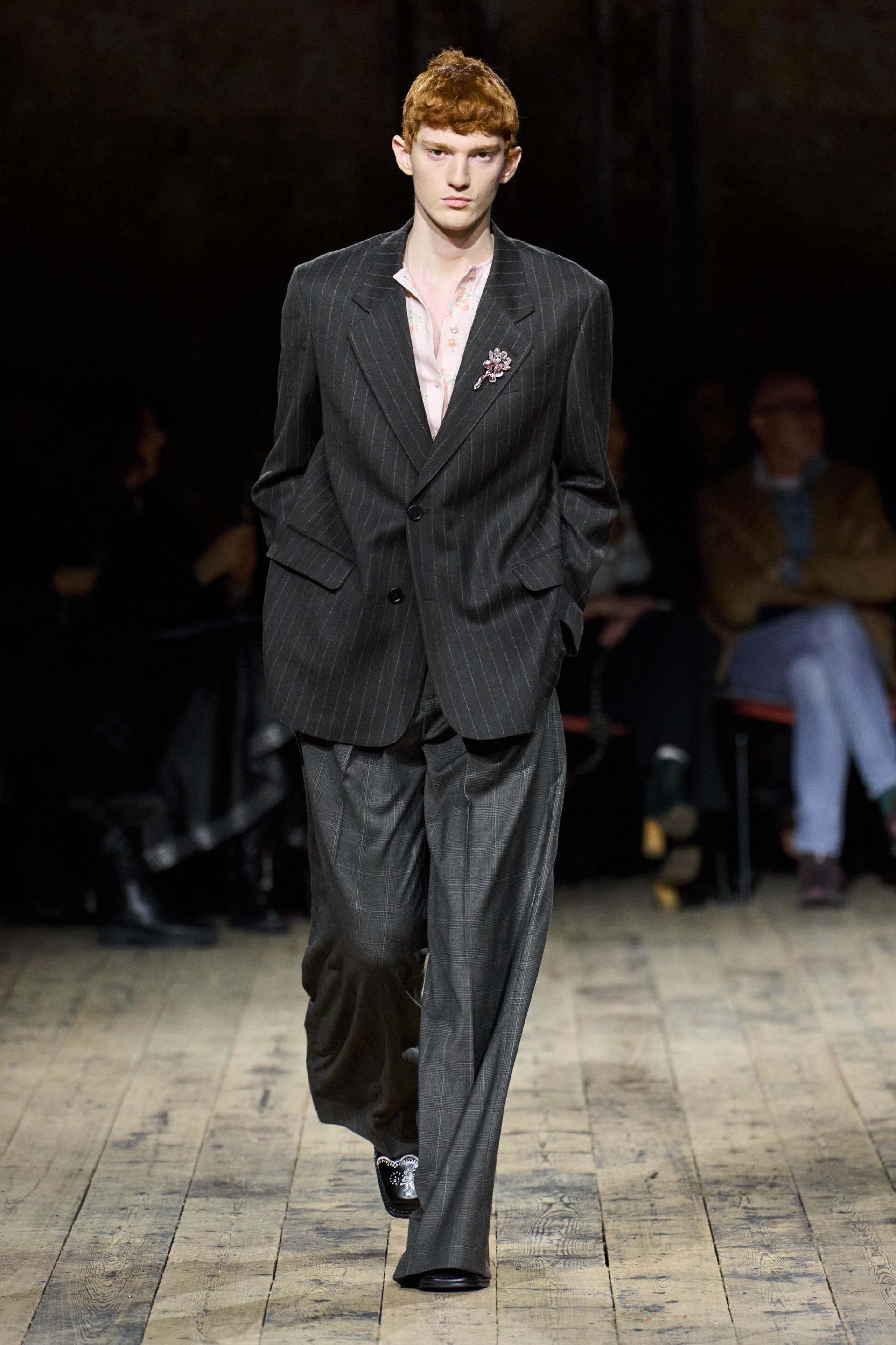 Hinh anh "Những chú ngựa trắng" Simone Rocha Thu Đông 2026 10