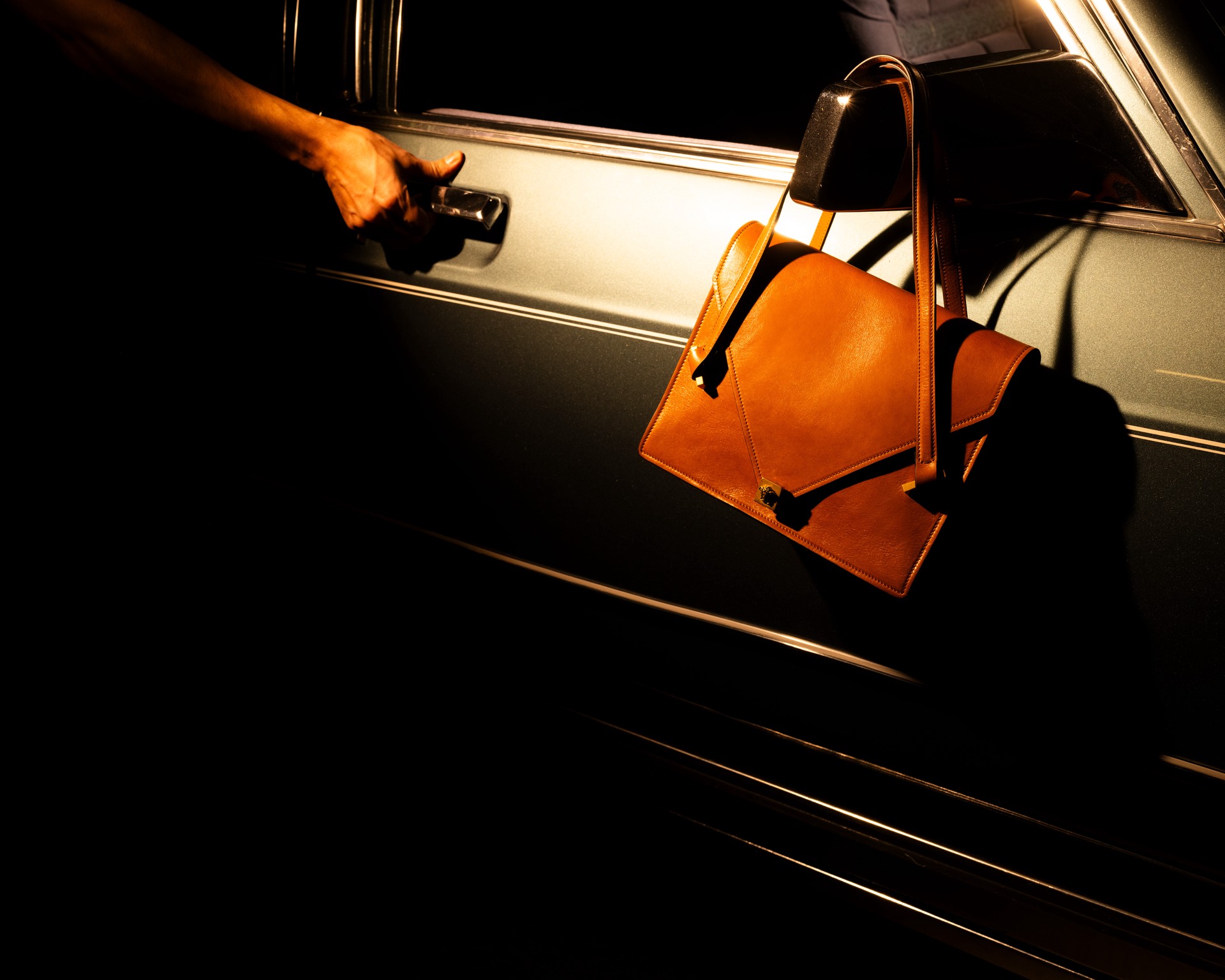 Hinh anh Versace Xuân Hè 2026: Cuộc cách mạng xúc giác 9