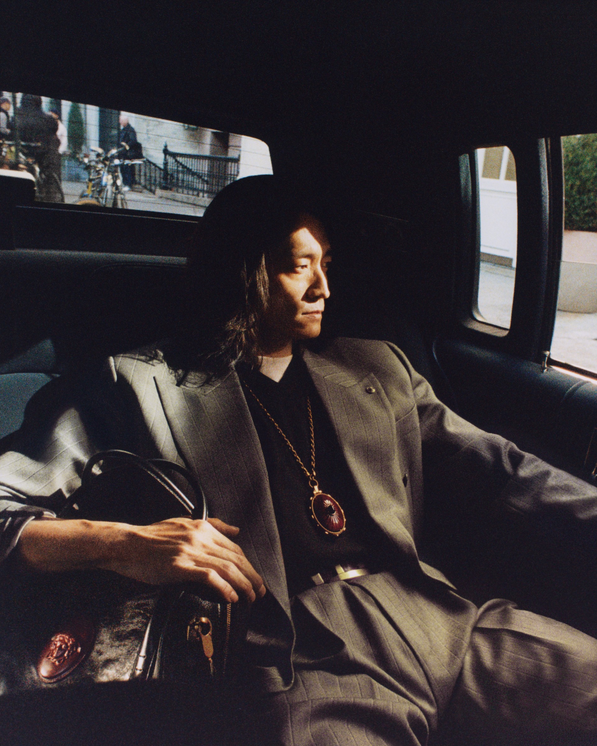 Hinh anh Versace Xuân Hè 2026: Cuộc cách mạng xúc giác 3