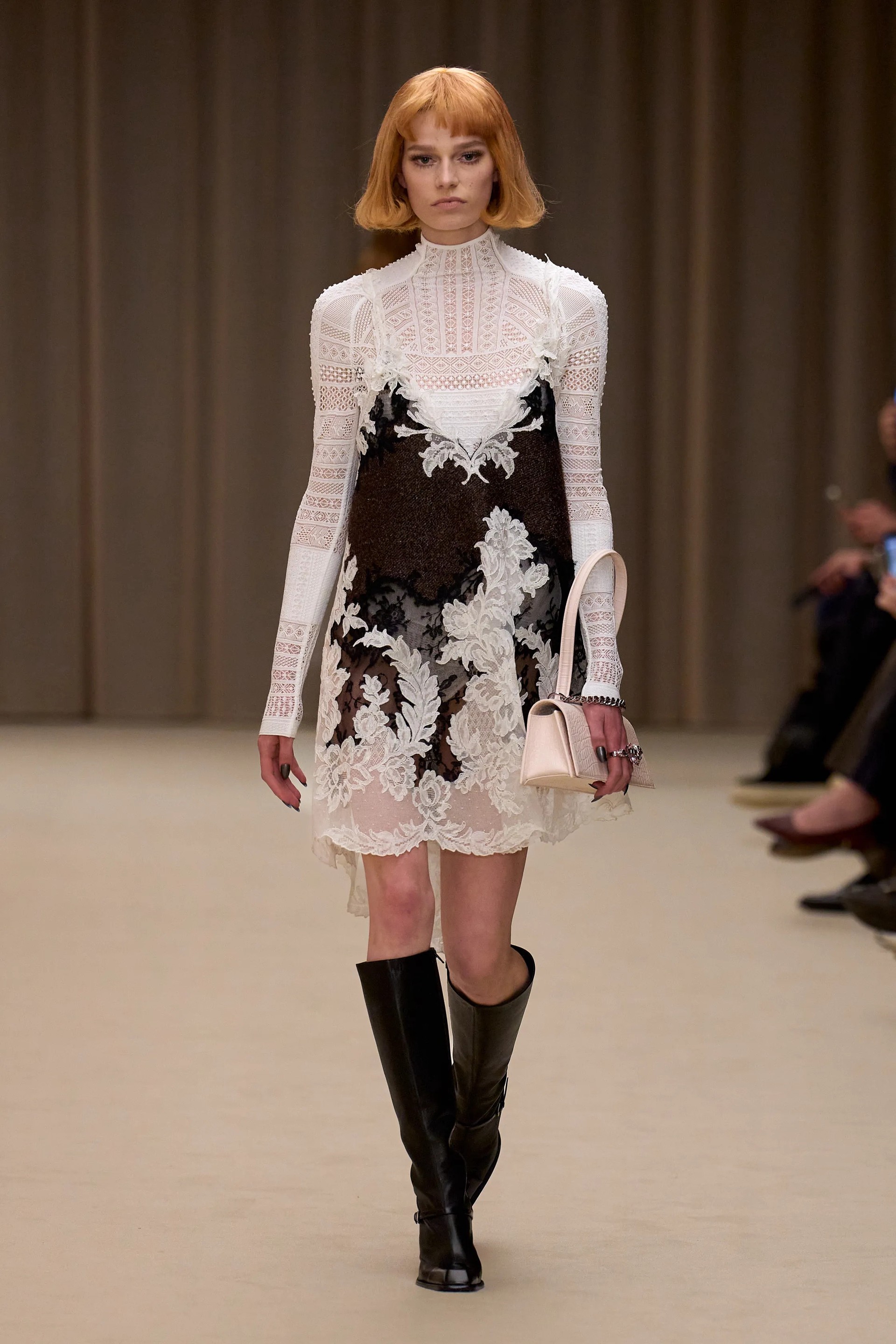 Hinh anh McQueen Thu Đông 2026: Giữa hoang tưởng hoàn hảo và di sản McQueen 4