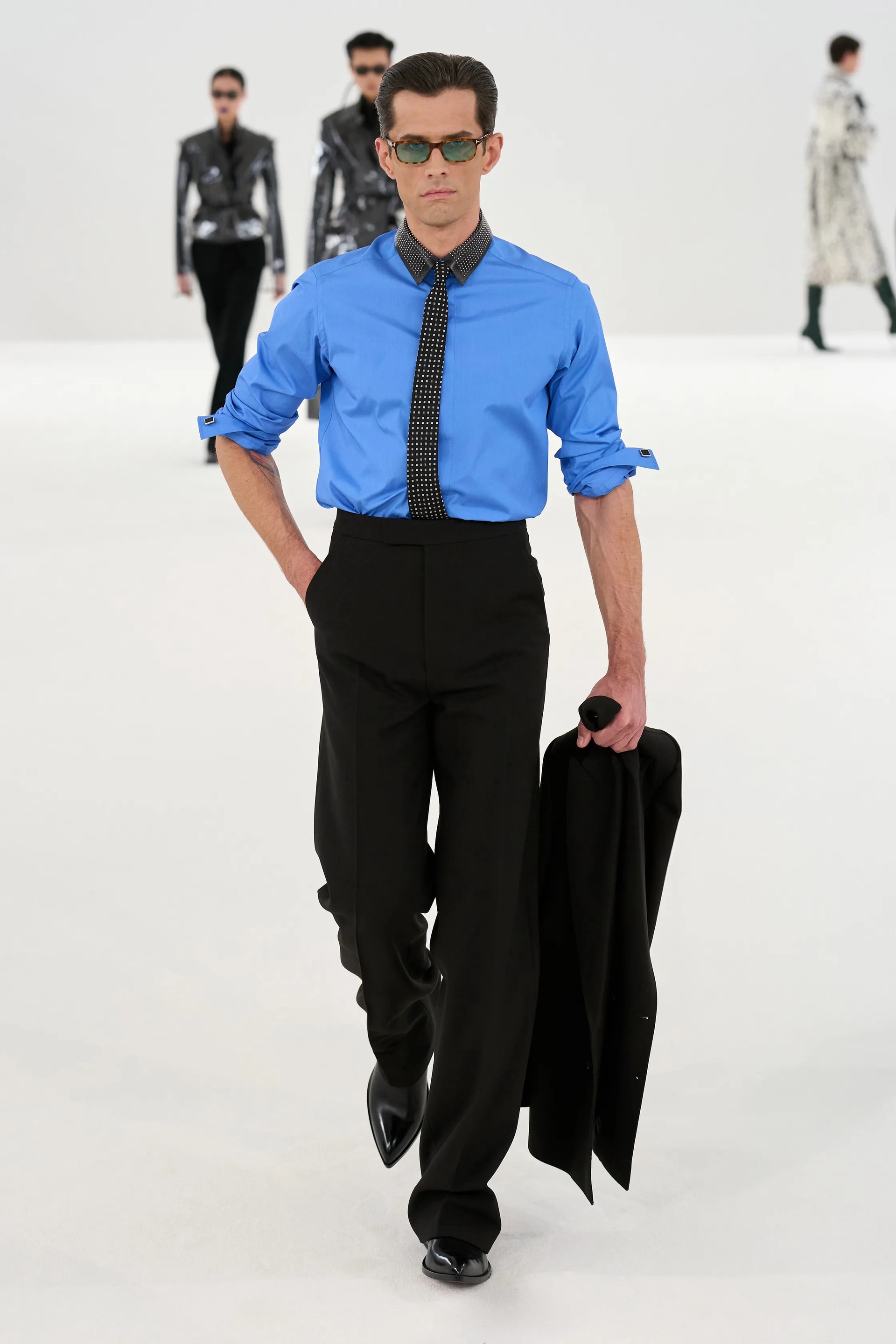 Hinh anh Denim, sơ mi pastel và tủ đồ Tom Ford rộng mở hơn 8