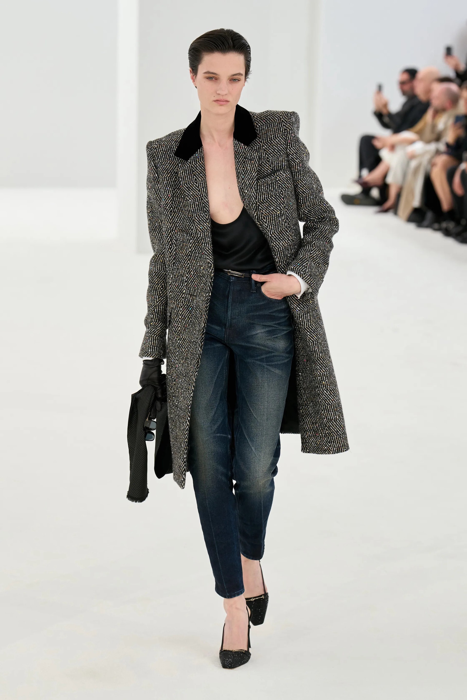 Hinh anh Denim, sơ mi pastel và tủ đồ Tom Ford rộng mở hơn 5