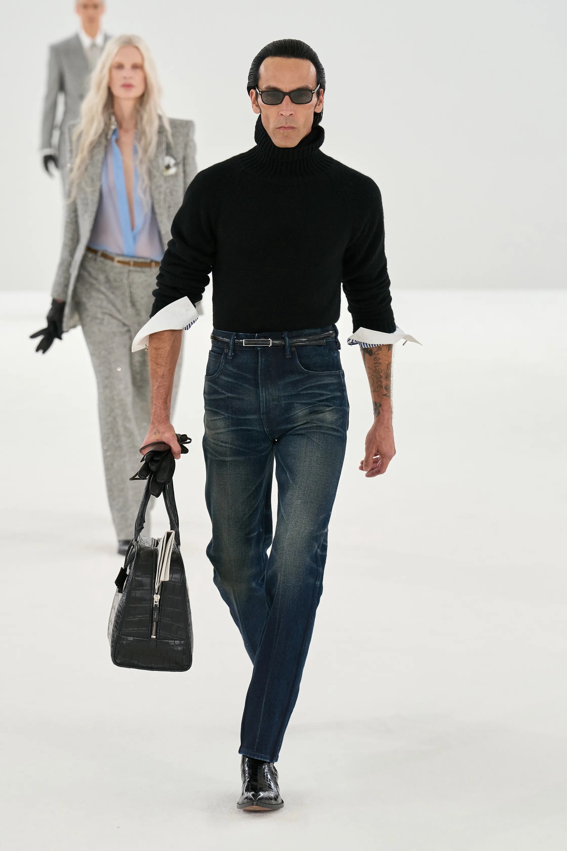 Hinh anh Denim, sơ mi pastel và tủ đồ Tom Ford rộng mở hơn 4