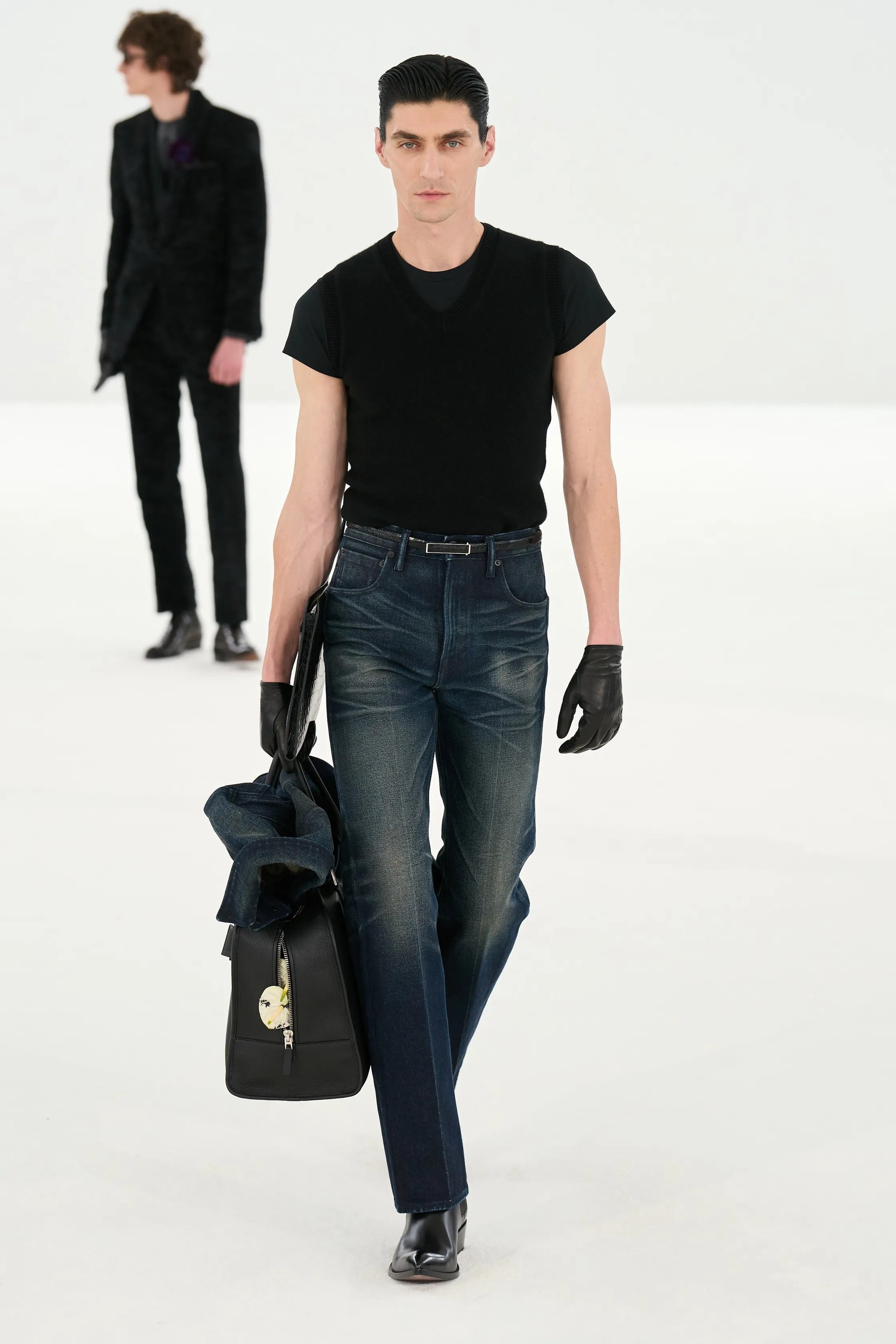 Hinh anh Denim, sơ mi pastel và tủ đồ Tom Ford rộng mở hơn 2