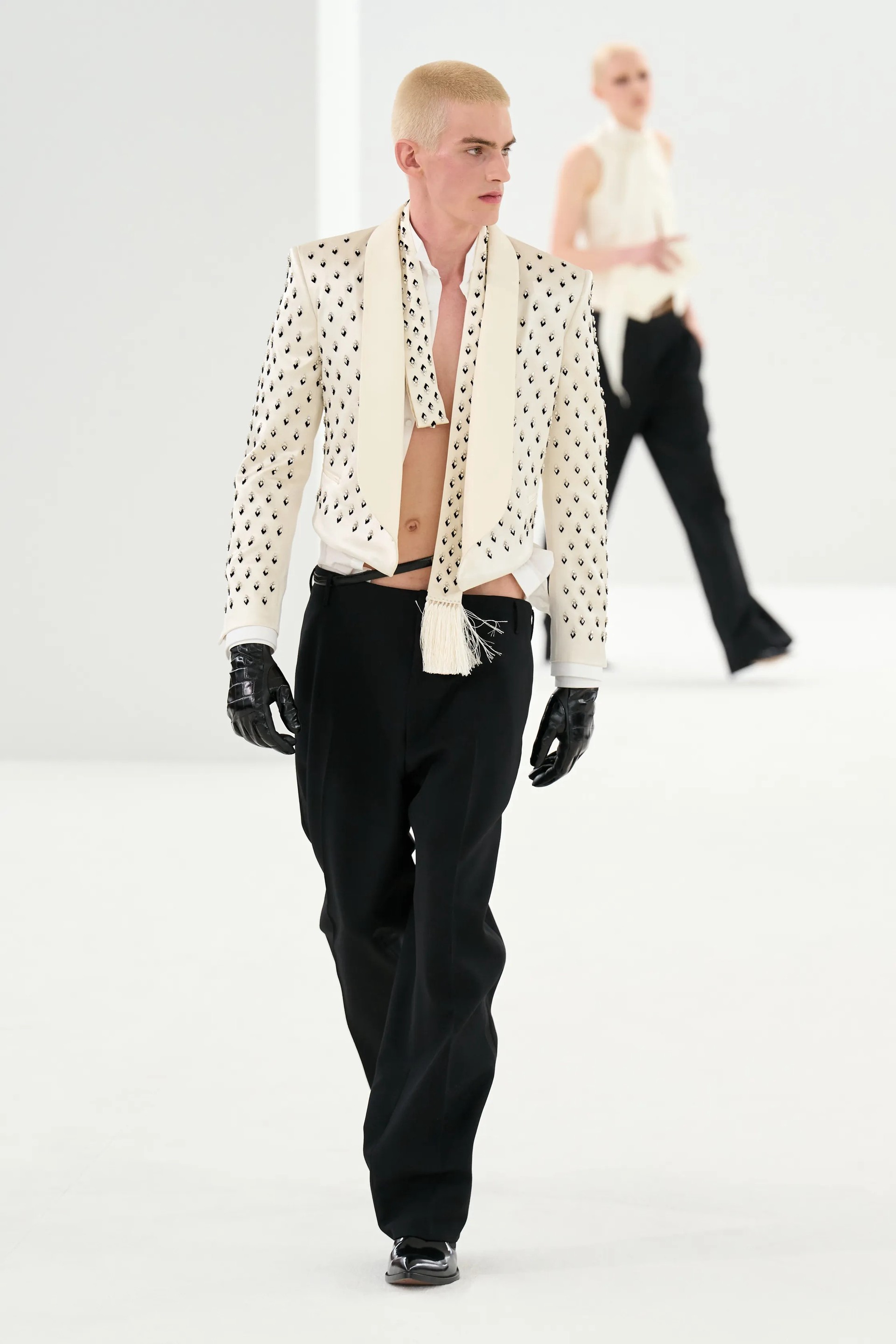 Hinh anh Hai chiếc váy dạ tiệc và lời gợi ý cho thảm đỏ 4