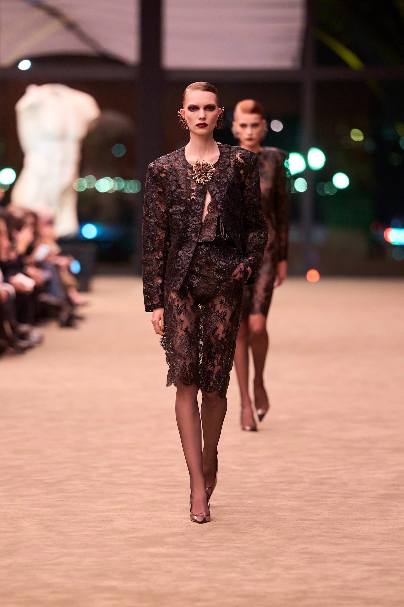 Hinh anh Saint Laurent Thu Đông 2026: Dành cho di sản Le Smoking huyền thoại 13