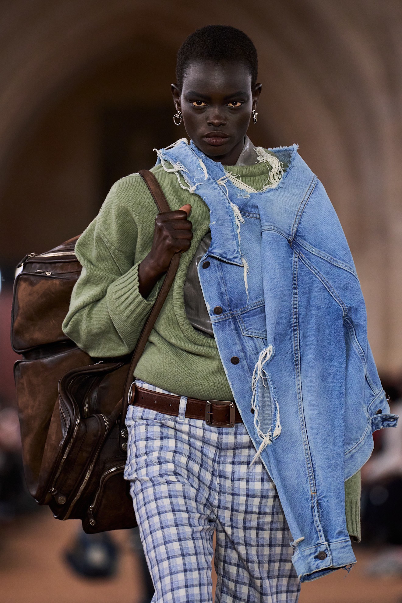 Hinh anh Điều gì khiến một chiếc áo khoác denim nhuộm bùn tại Nhật Bản được nhiều người xếp hàng chờ suốt nửa năm? 2