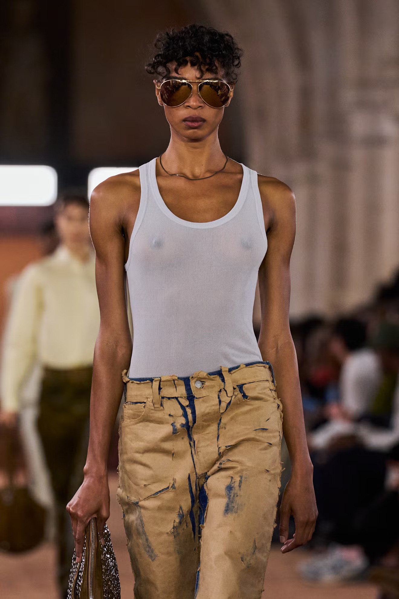 Hinh anh "Anti-Pristine" trên sàn diễn Xuân/Hè 2026 6