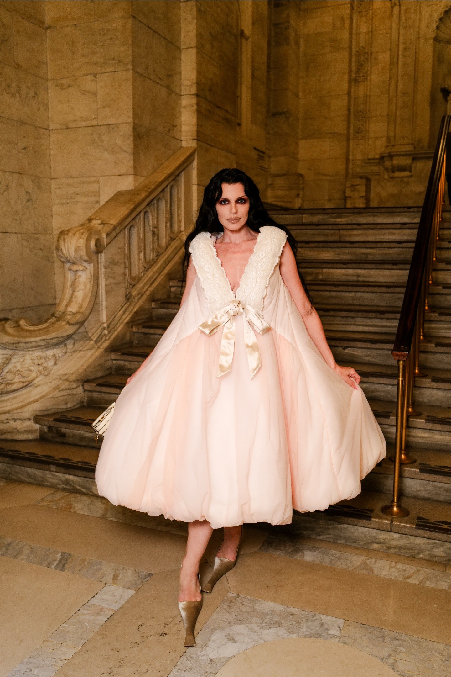 Hinh anh Hot Mess: Xu hướng "lộn xộn nóng bỏng" lên ngôi 4