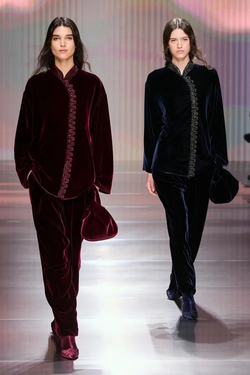 Hinh anh Giorgio Armani Thu Đông 2026: Tác phẩm đầu tay của người “kế vị” 5