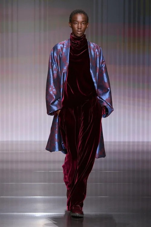 Hinh anh Giorgio Armani Thu Đông 2026: Tác phẩm đầu tay của người “kế vị” 8