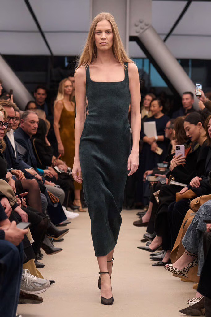 Hinh anh Alaïa Fall Winter 2026: Bức thư tình gửi lại nhà mốt 8