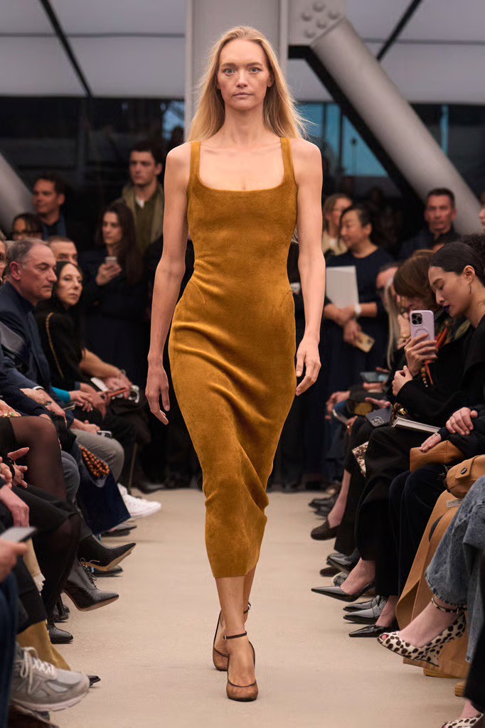 Hinh anh Alaïa Fall Winter 2026: Bức thư tình gửi lại nhà mốt 10