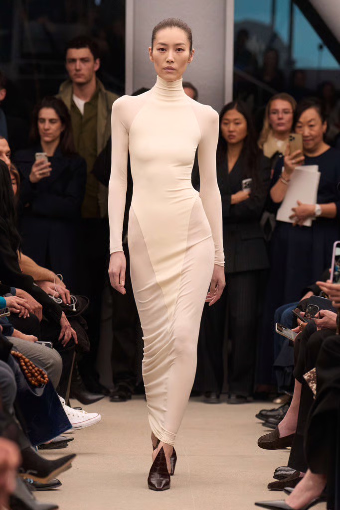 Hinh anh Alaïa Fall Winter 2026: Bức thư tình gửi lại nhà mốt 4