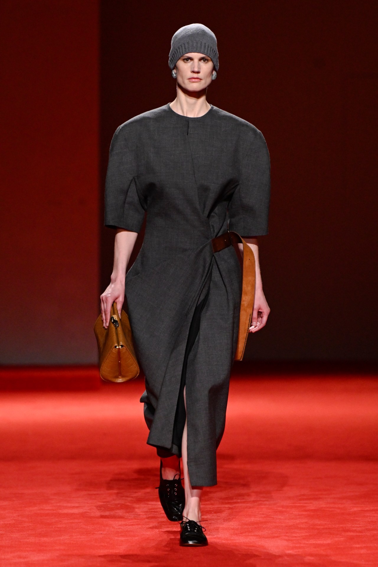 Hinh anh  Bottega Veneta Thu Đông 2026: Di sản và sự đổi mới qua “The Hairy Situation” 5