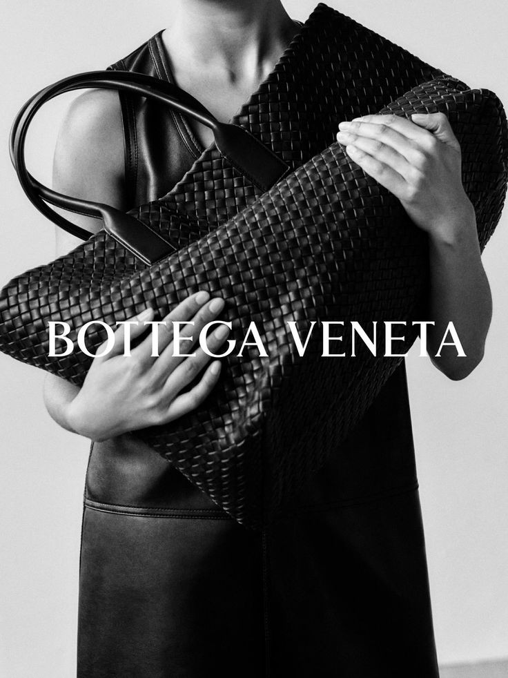 Hinh anh  Bottega Veneta Thu Đông 2026: Di sản và sự đổi mới qua “The Hairy Situation” 3