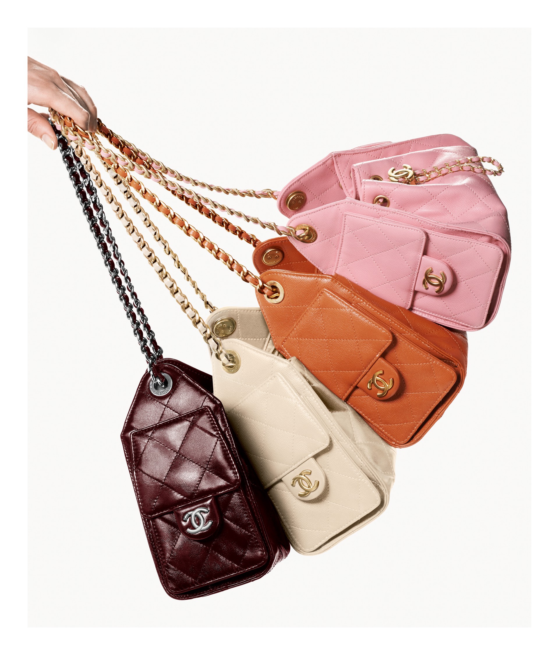 Hinh anh CHANEL 25 Handbag Campaign: Khi chiếc túi xách theo kịp nhiều phiên bản của người phụ nữ 5