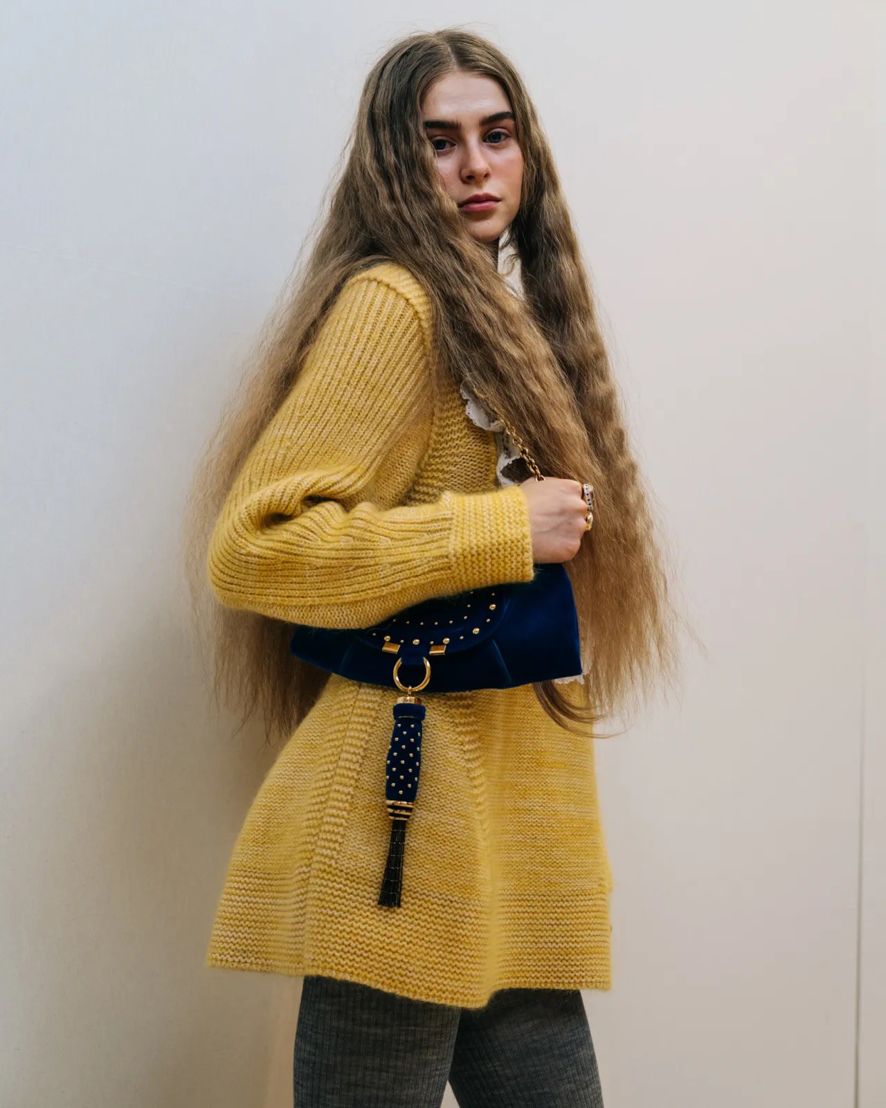 Hinh anh Chloé Fall Winter 2026: Váy áo kể chuyện xưa 12