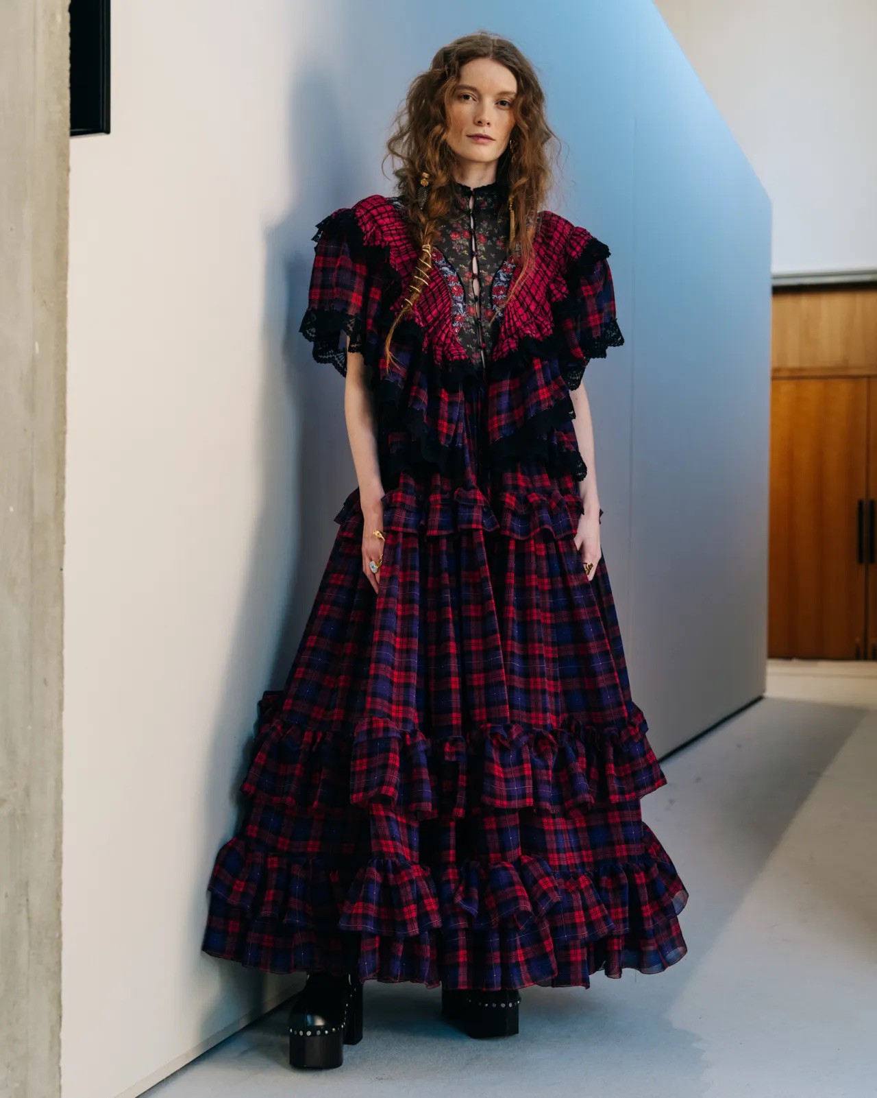 Hinh anh Chloé Fall Winter 2026: Váy áo kể chuyện xưa 6