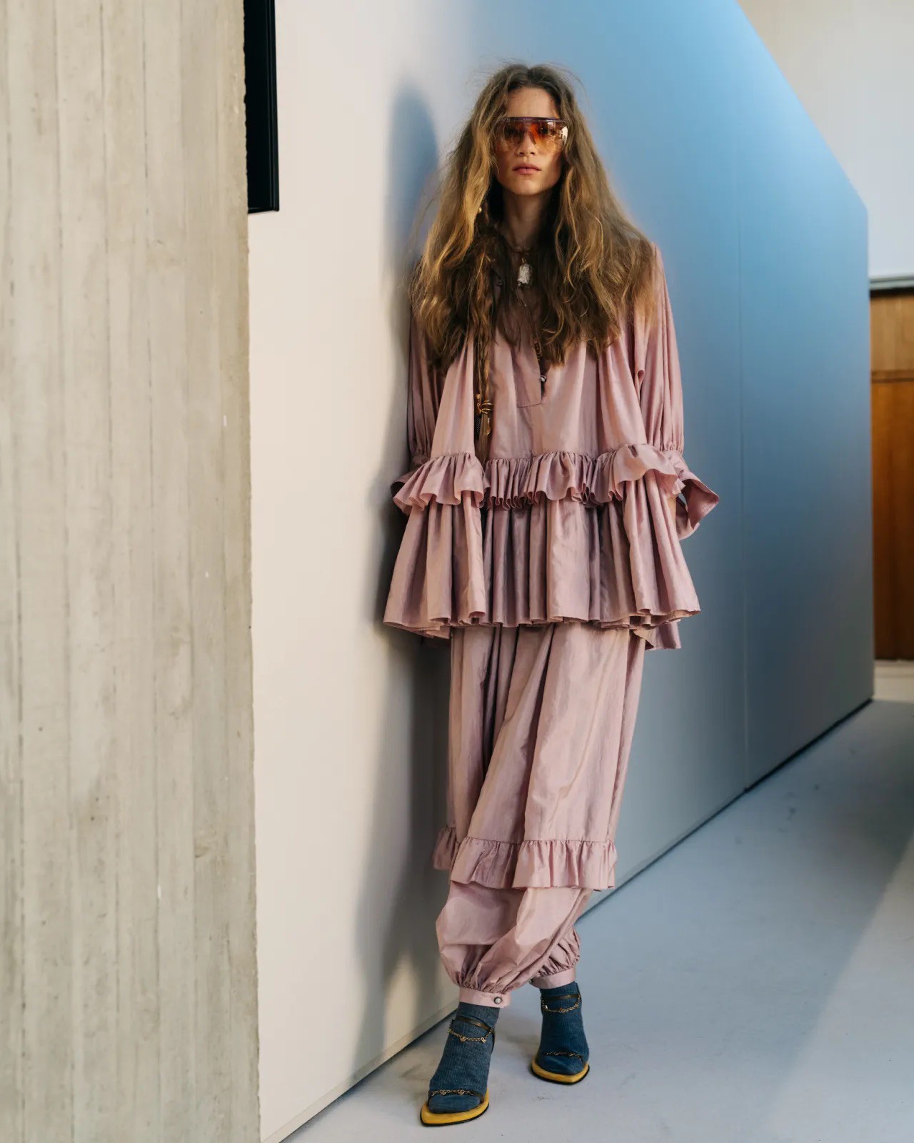 Hinh anh Chloé Fall Winter 2026: Váy áo kể chuyện xưa 7