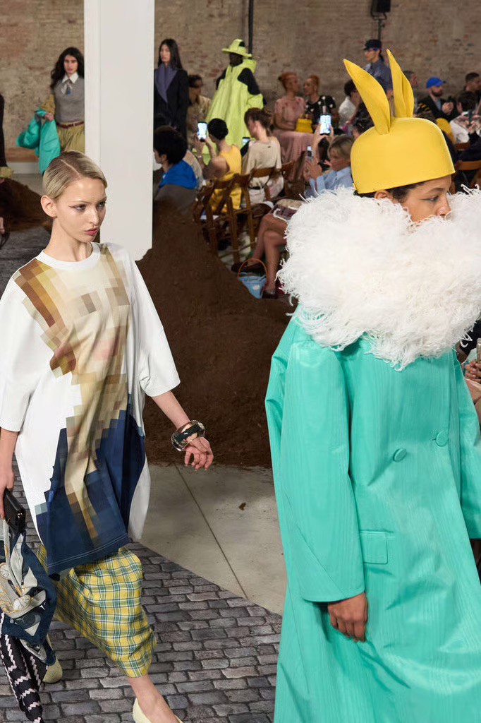 Hinh anh Moschino Fall Winter 2026: Có một Argentina thu nhỏ giữa lòng Milan 5