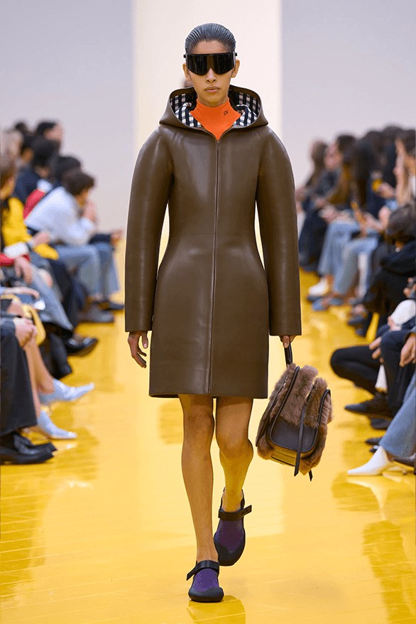 Hinh anh Loewe Thu Đông 2026: Nét trẻ thơ tinh nghịch gửi gắm nơi nghệ thuật 15