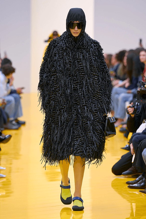 Hinh anh Loewe Thu Đông 2026: Nét trẻ thơ tinh nghịch gửi gắm nơi nghệ thuật 22