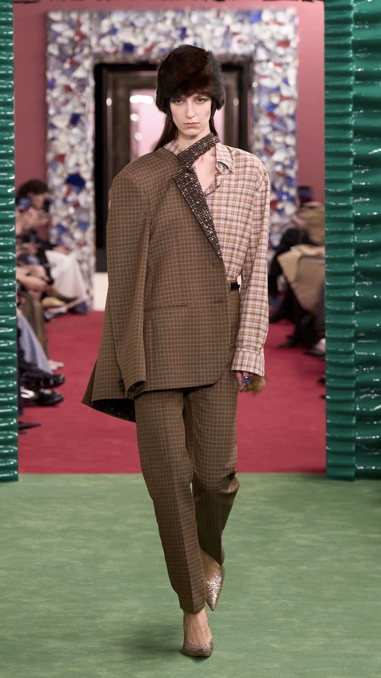 Hinh anh Nhìn lại hành trình 30 năm với Acne Studios Thu Đông 2026 36