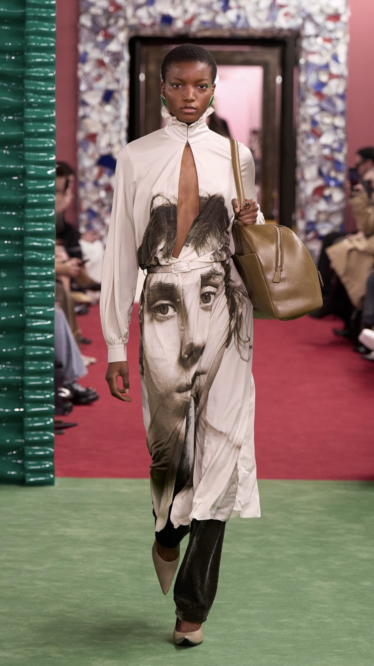 Hinh anh Nhìn lại hành trình 30 năm với Acne Studios Thu Đông 2026 44