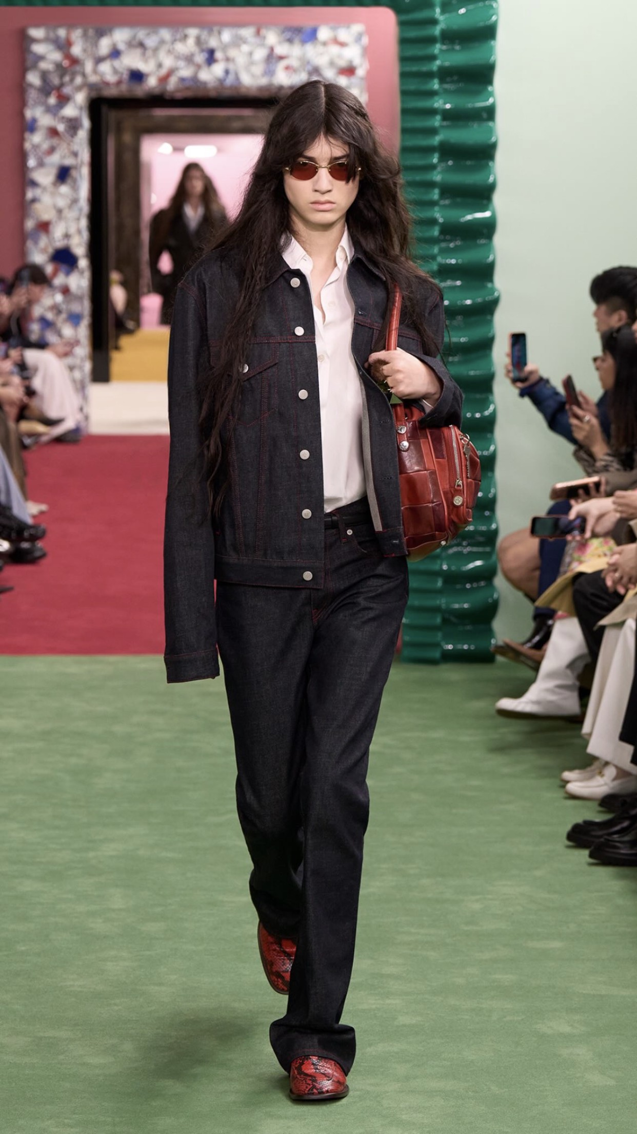 Hinh anh Nhìn lại hành trình 30 năm với Acne Studios Thu Đông 2026 21