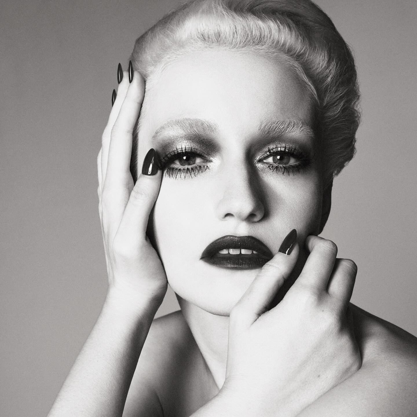 Hinh anh LOEWE bổ nhiệm Julia Garner làm đại sứ thương hiệu toàn cầu 3