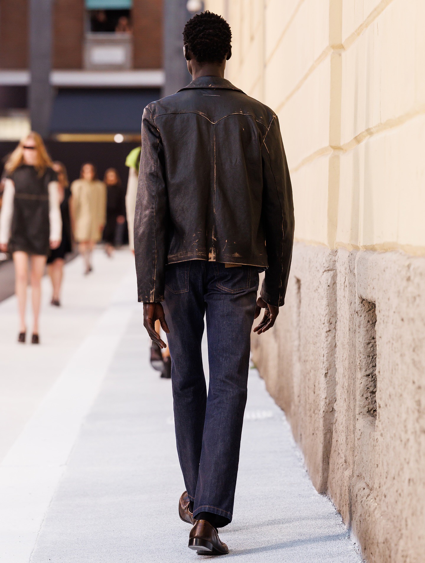 Hinh anh "Anti-Pristine" trên sàn diễn Xuân/Hè 2026 5