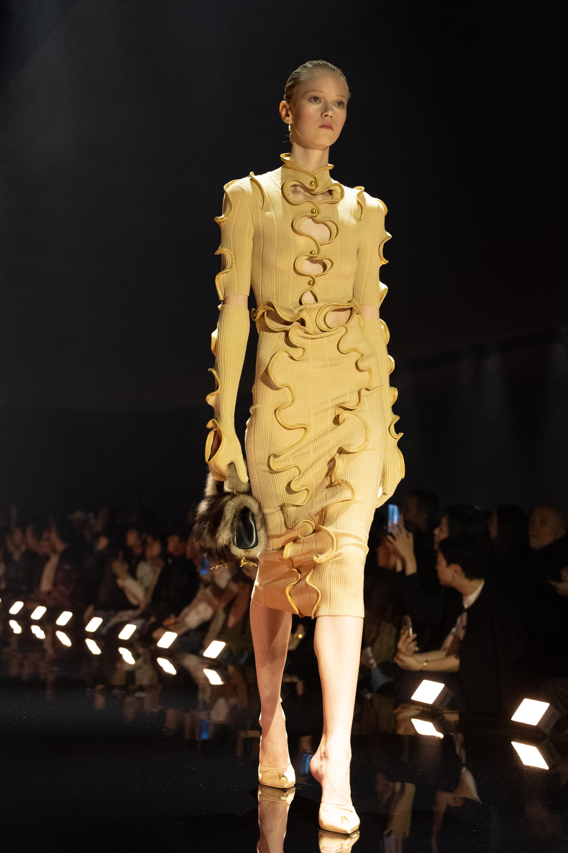 Hinh anh Schiaparelli Thu Đông 2026 "mở khoá" bí ẩn của người phụ nữ 11