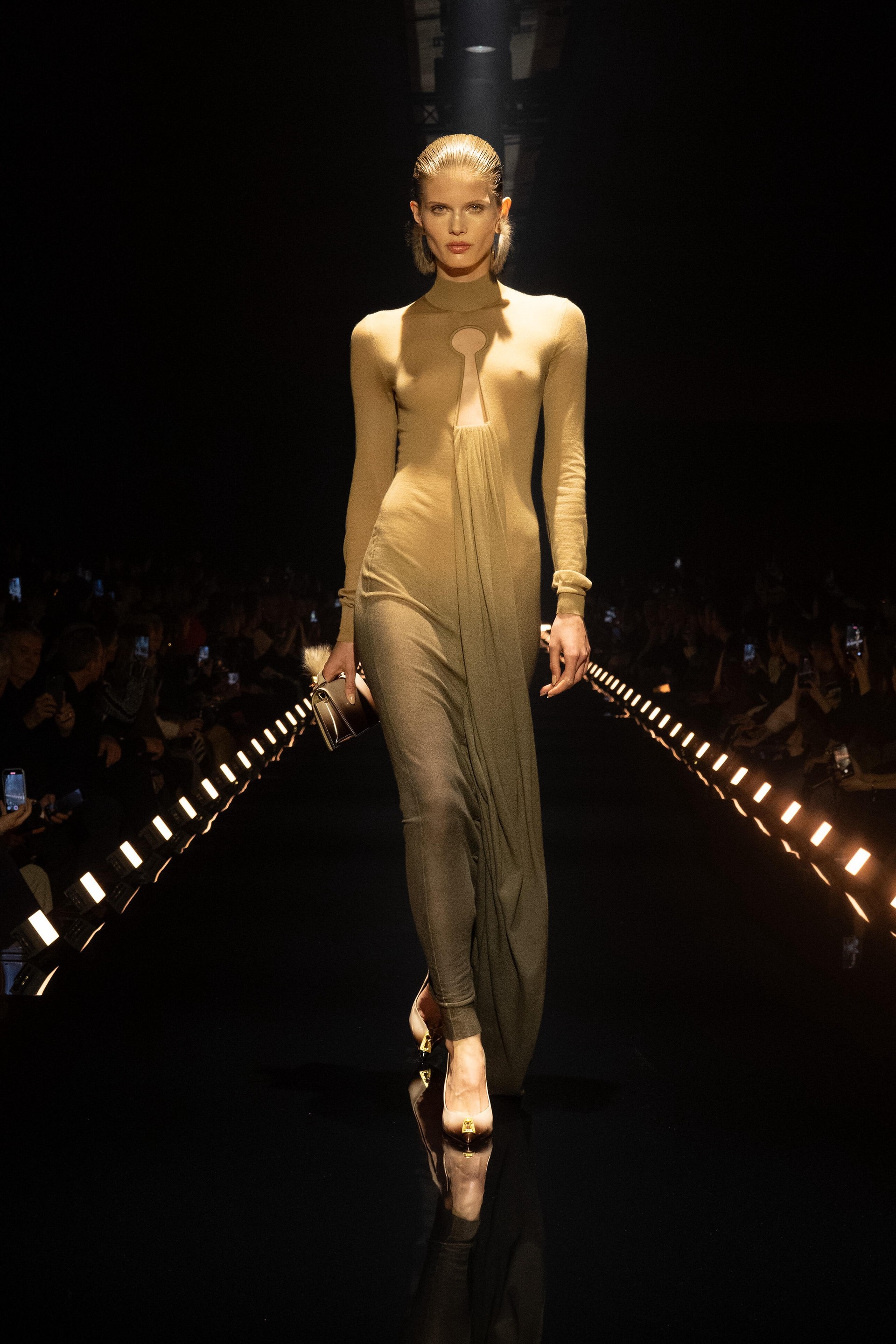 Hinh anh Schiaparelli Thu Đông 2026 "mở khoá" bí ẩn của người phụ nữ 5