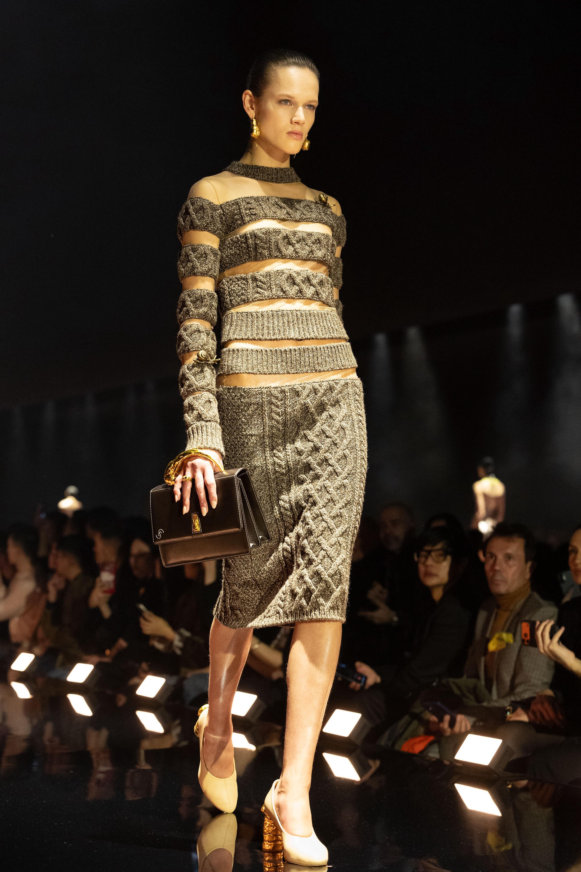 Hinh anh Schiaparelli Thu Đông 2026 "mở khoá" bí ẩn của người phụ nữ 13