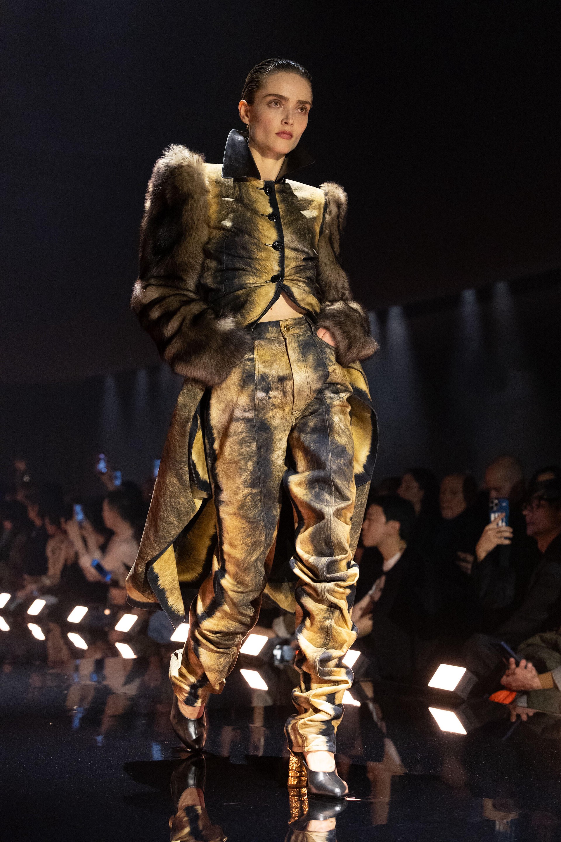 Hinh anh Schiaparelli Thu Đông 2026 "mở khoá" bí ẩn của người phụ nữ 16