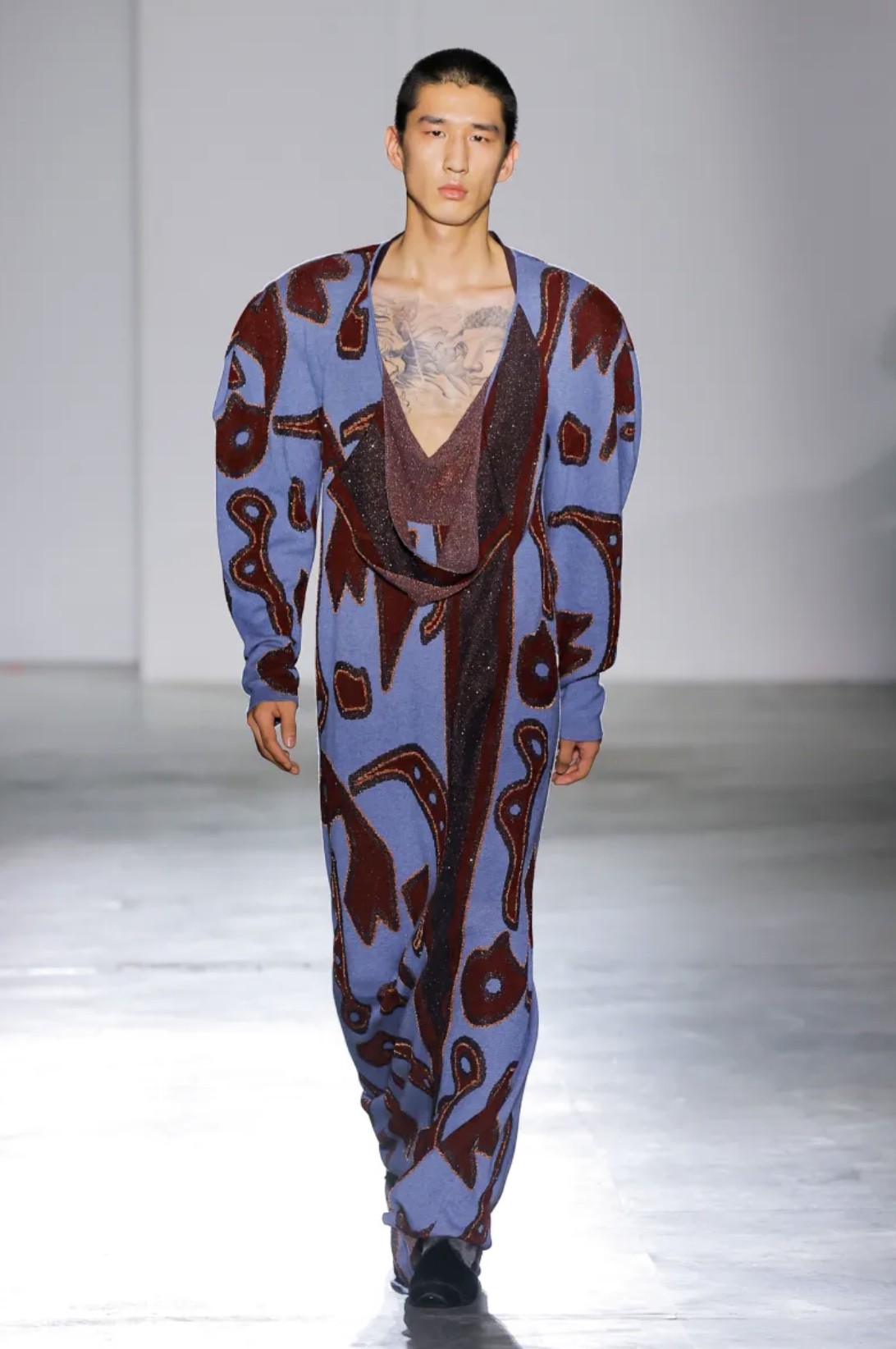 Hinh anh Vivienne Westwood Thu Đông 2026: Andreas Kronthaler vén màn sân khấu kịch nghệ 4