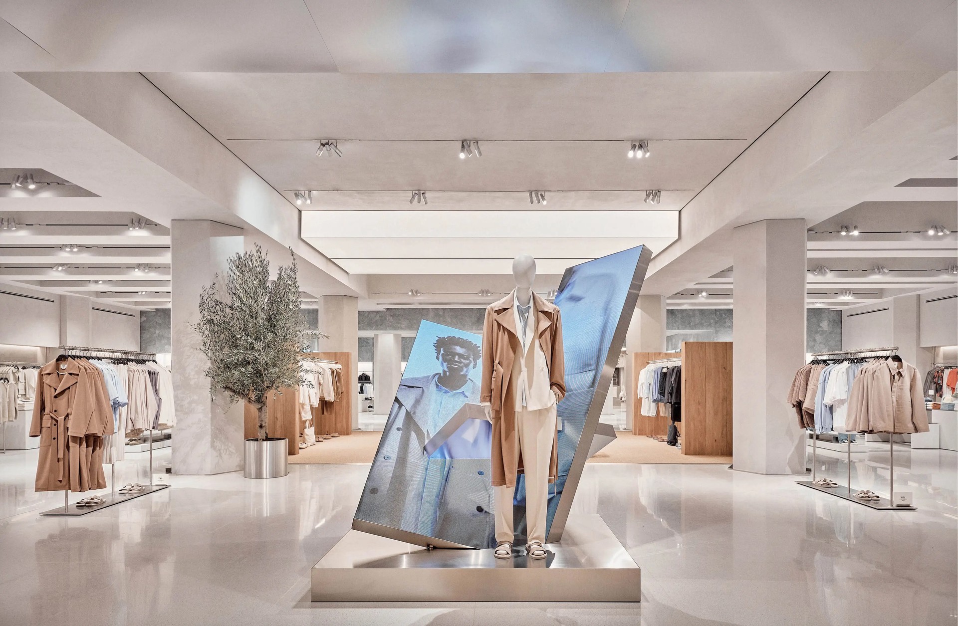 Hinh anh Điều này có nghĩa, Zara hợp tác với Galliano nhằm “mượn” toàn bộ hệ giá trị của ông. 2