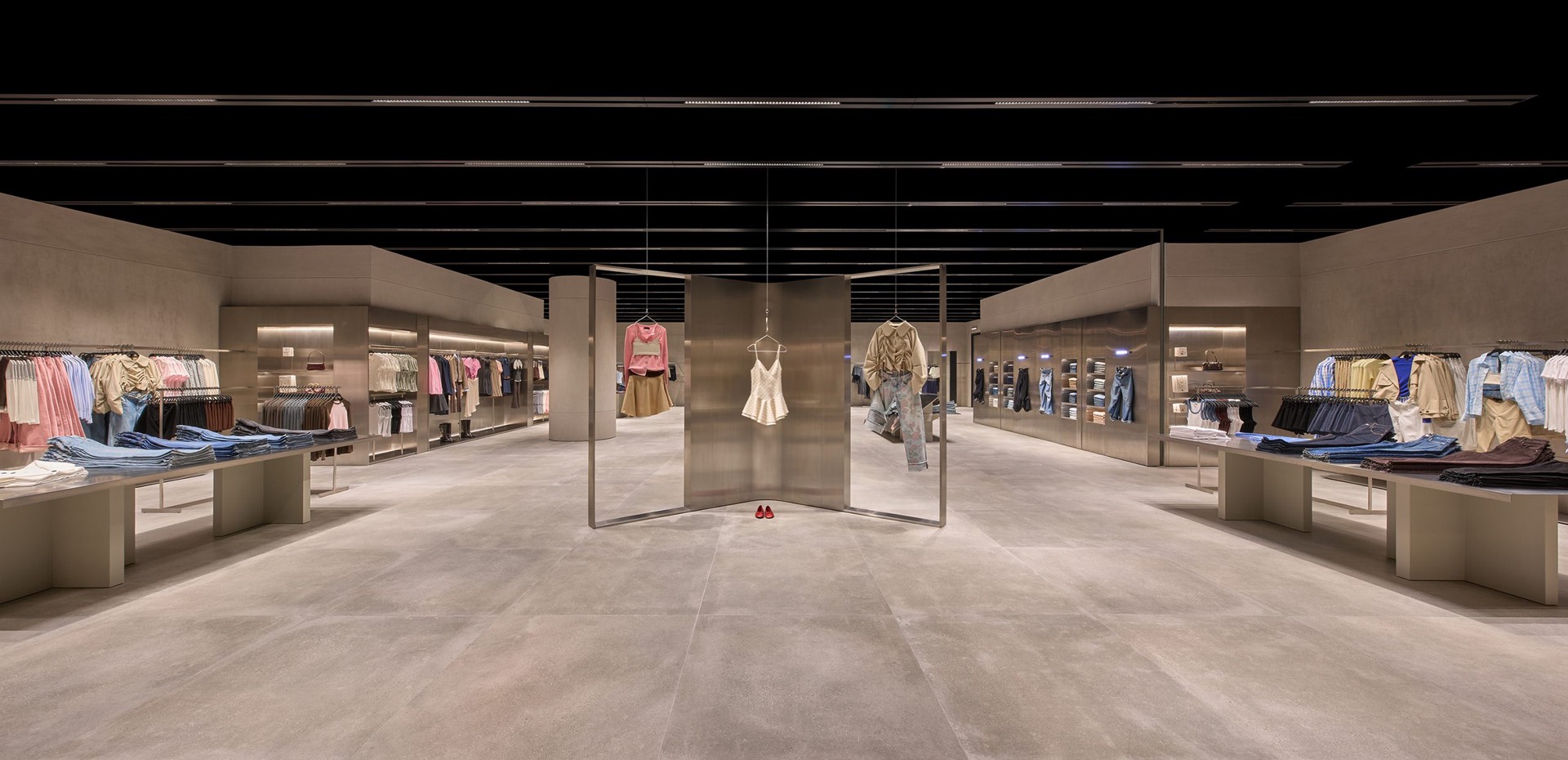 Hinh anh Và chính ở điểm này, Zara không chỉ đang cạnh tranh với H&M hay Shein. Họ đang tái định nghĩa lại vị trí của mình trong toàn bộ hệ sinh thái thời trang. 3