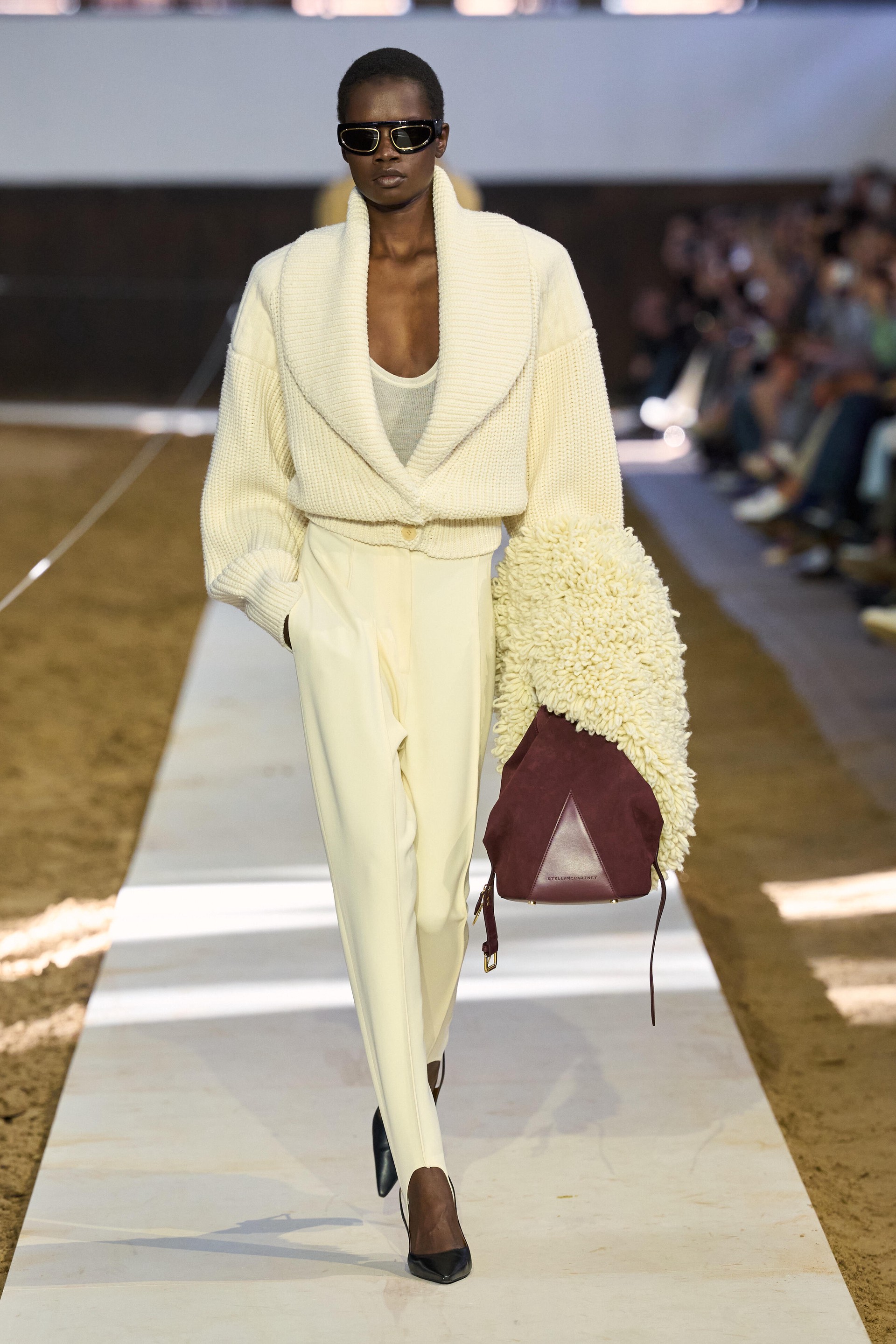 Hinh anh Trang tự sự của Stella McCartney mùa Thu Đông 2026  6