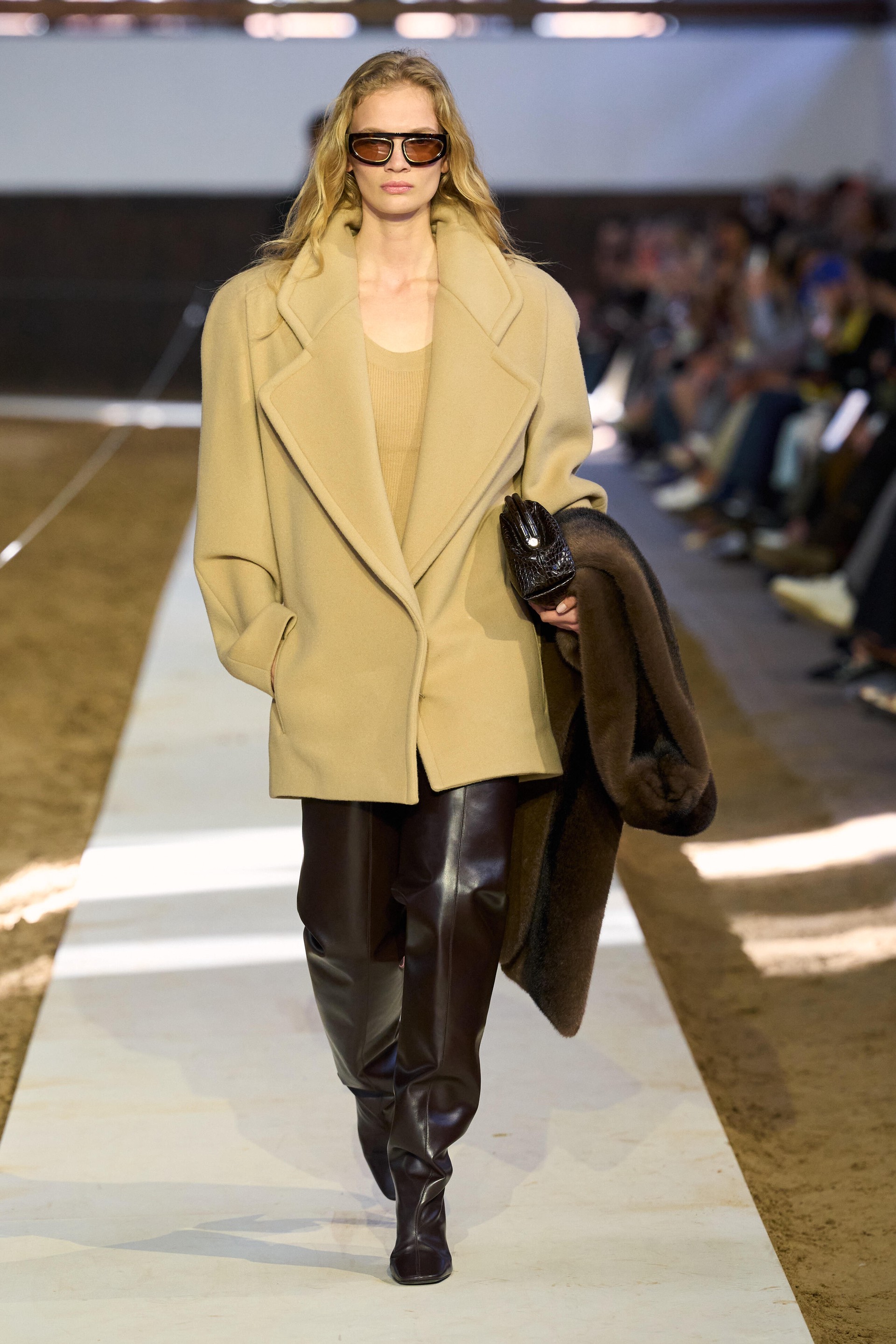 Hinh anh Trang tự sự của Stella McCartney mùa Thu Đông 2026  21