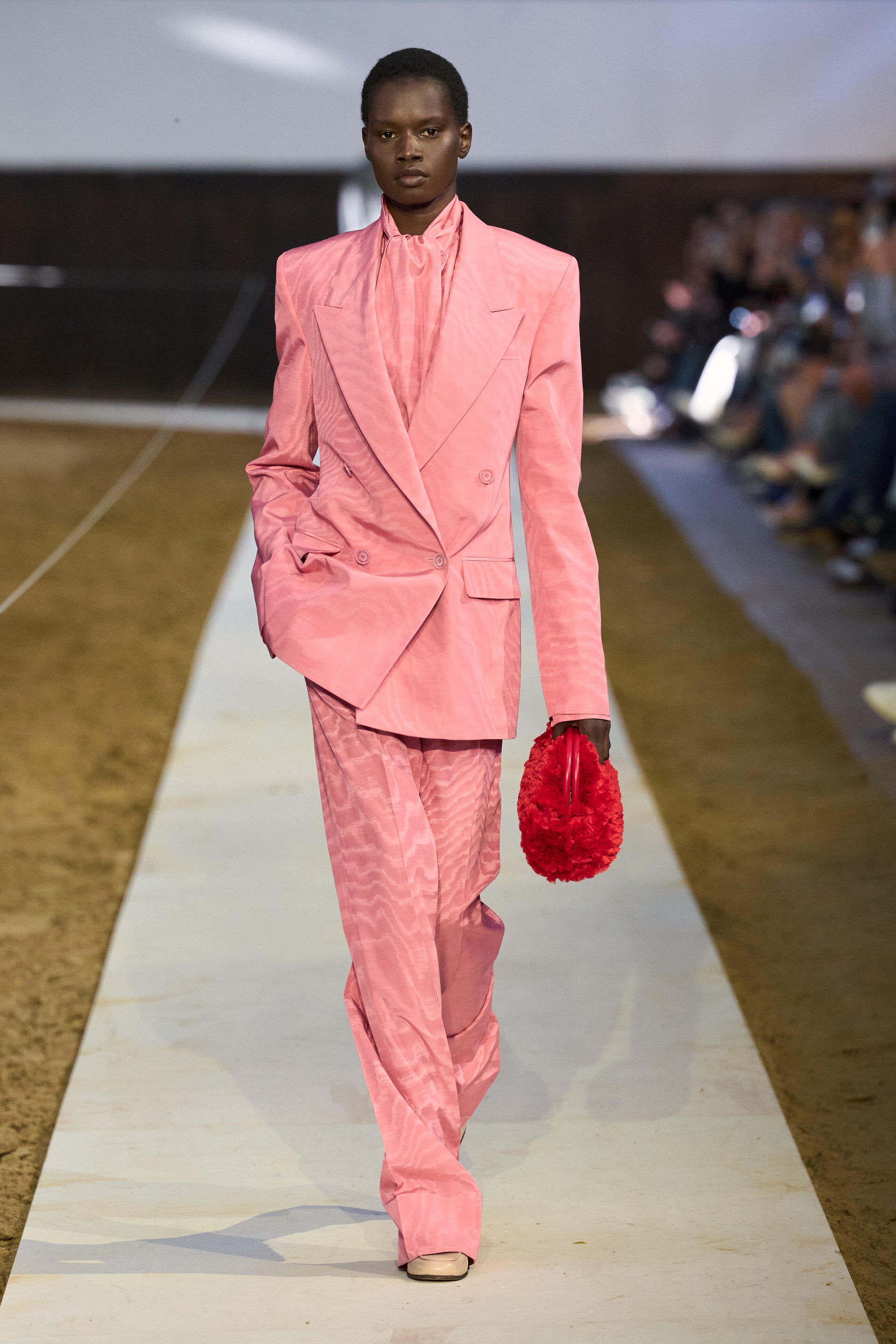 Hinh anh Trang tự sự của Stella McCartney mùa Thu Đông 2026  19