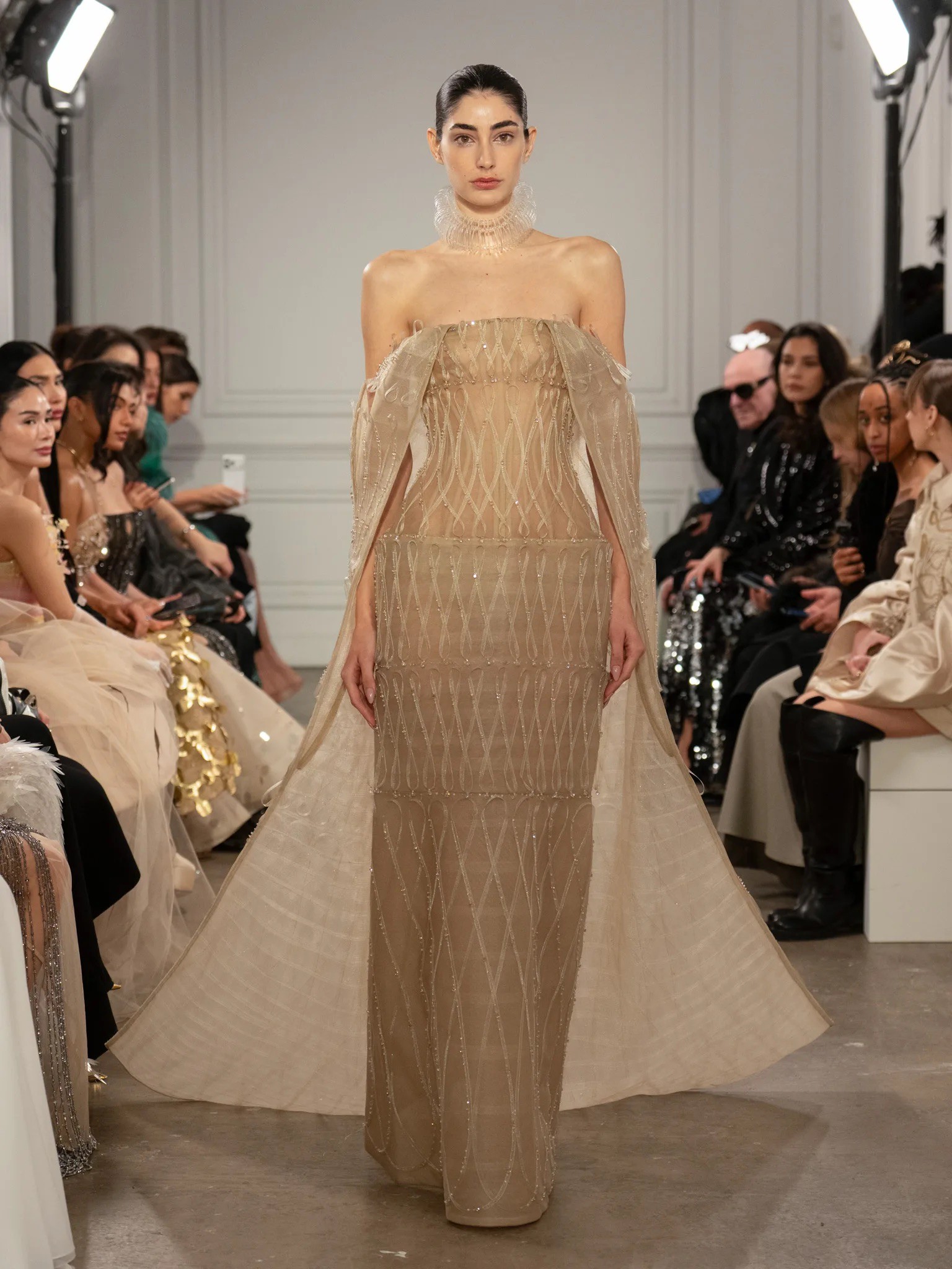 Hinh anh 5 thương hiệu Việt giải mã dress code “Modern Belle Époque” tại SR Fashion Awards 2026 18