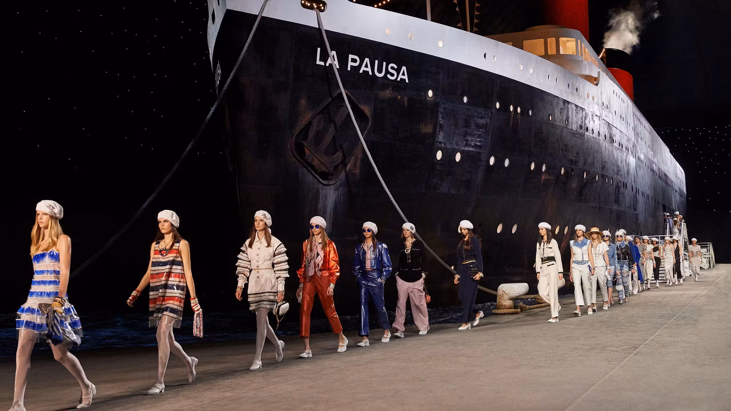 Hinh anh Đằng sau những chuyến viễn du: Chiến lược Cruise Show của CHANEL 17