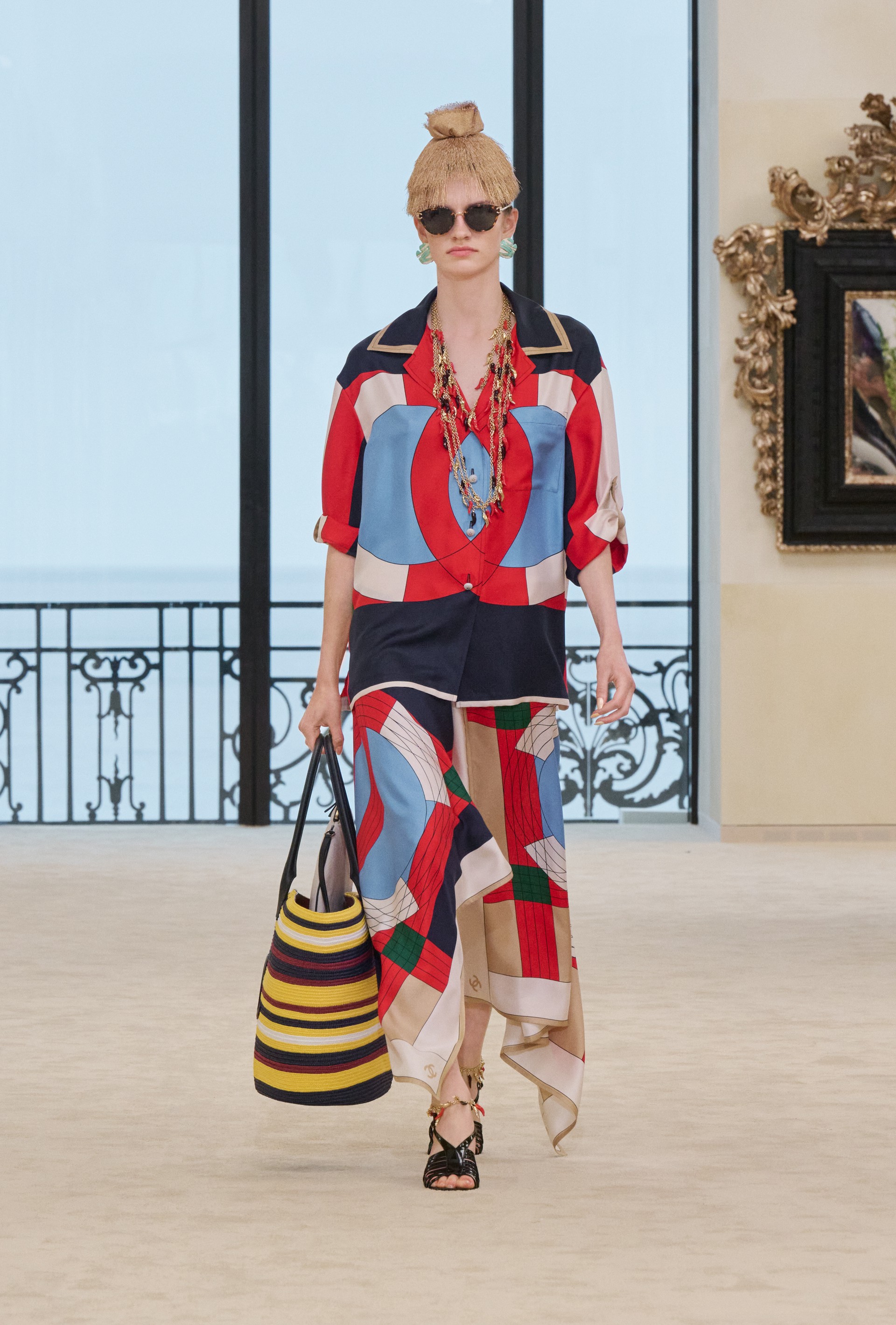Hinh anh Rời xa những phòng khách xa hoa tại Paris, CHANEL đã tìm thấy ở Biarritz những cách thức khác nhau để tồn tại, quan sát, để chuyển động và để tự do. Bà đã biến nơi đây thành bệ phóng thời trang của mình. 7