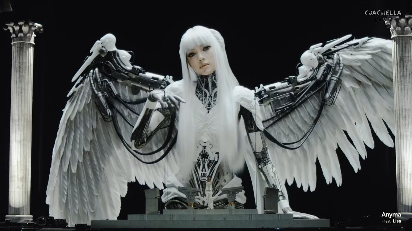 Hinh anh “Bad Angel” LISA chiếm lĩnh thánh địa Coachella 2026 6