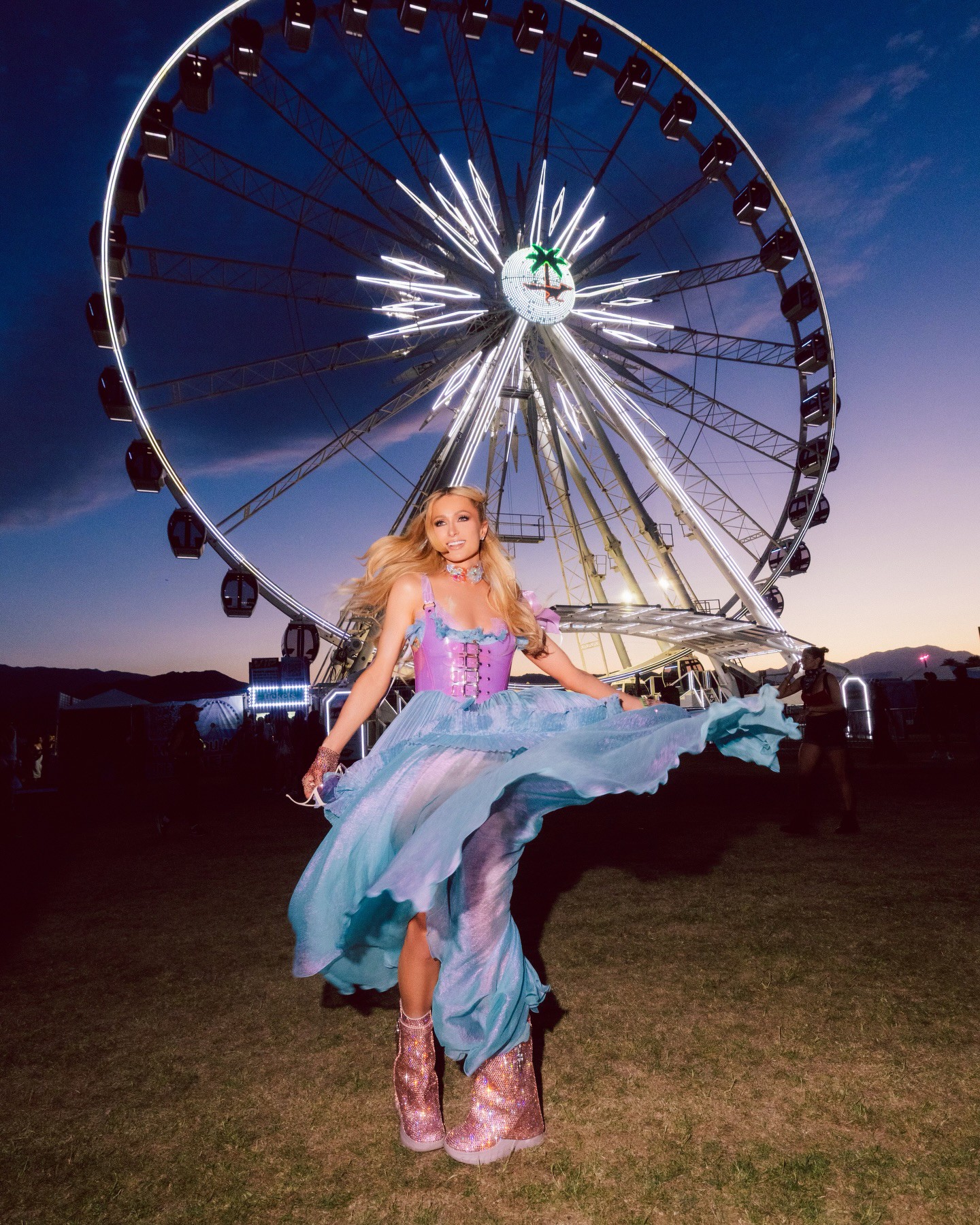 Hinh anh Điểm lại các outfit nổi bật tại sàn runway sa mạc Coachella 11
