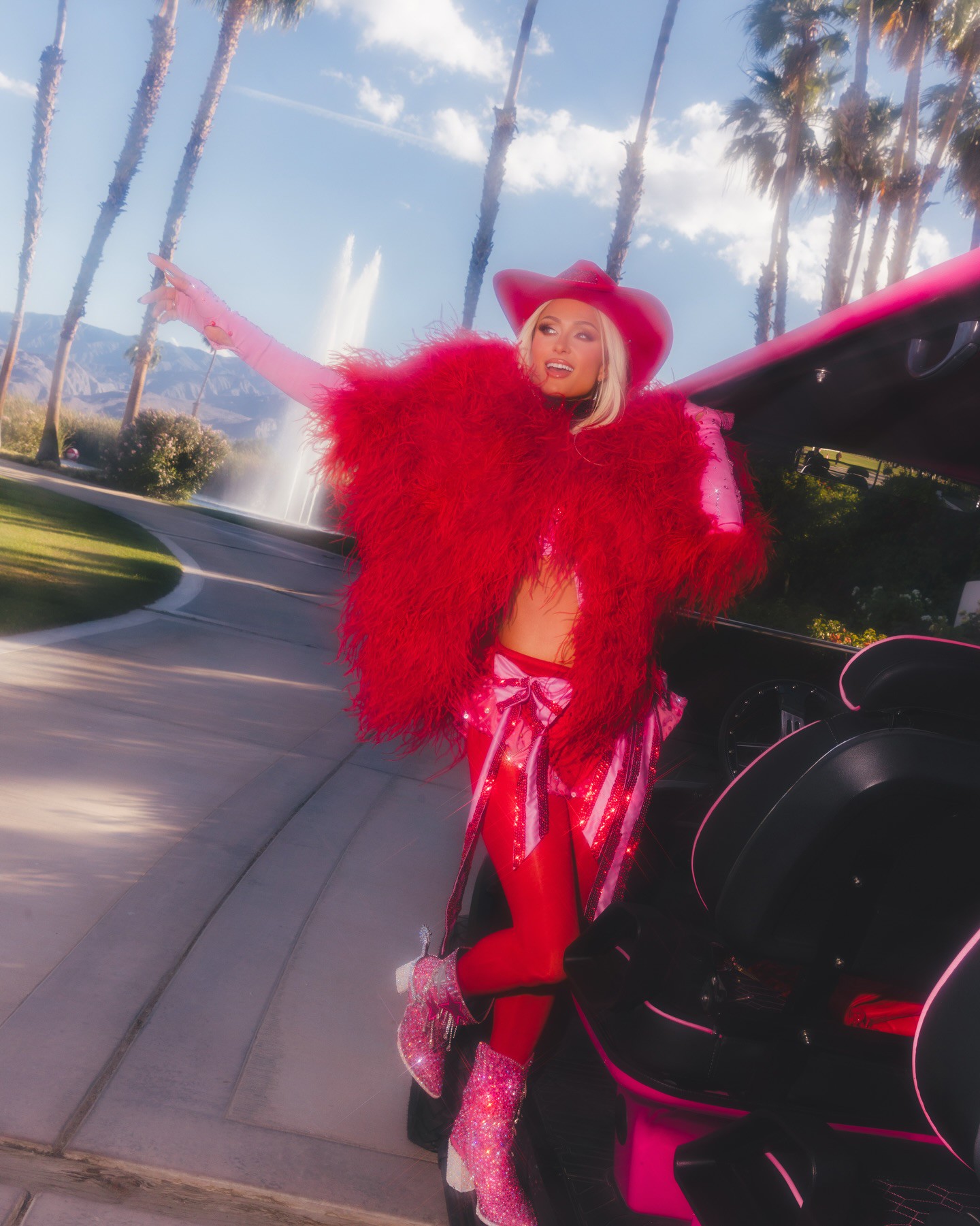 Hinh anh Điểm lại các outfit nổi bật tại sàn runway sa mạc Coachella 8